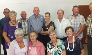 Oud Polisiebeamptes kuier saam